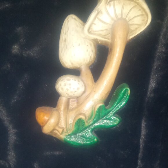 1970's Chalkware Mushroom Plaques - Picture 9 of 10